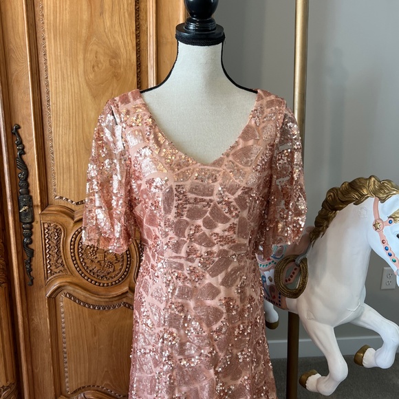 DONNA MORGAN Camilla Sequin Flutter Sleeve Gown OYSTER 10 Sequin Rose Gold - Picture 3 of 16